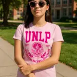 Remera Rosa Universitaria